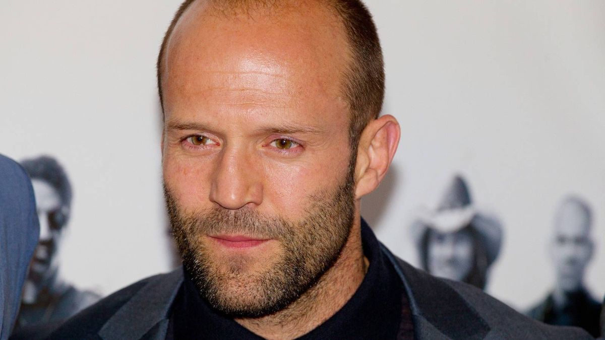 screenrant's tweet image. #Netflix is just one service that can boast a strong roster of #JasonStatham movies, but that lineup is about to undergo a little shake-up as the star’s gritty action thriller, Homefront, is scheduled to depart the streamer on April 30. 😢

Read More: bit.ly/3Qolo52