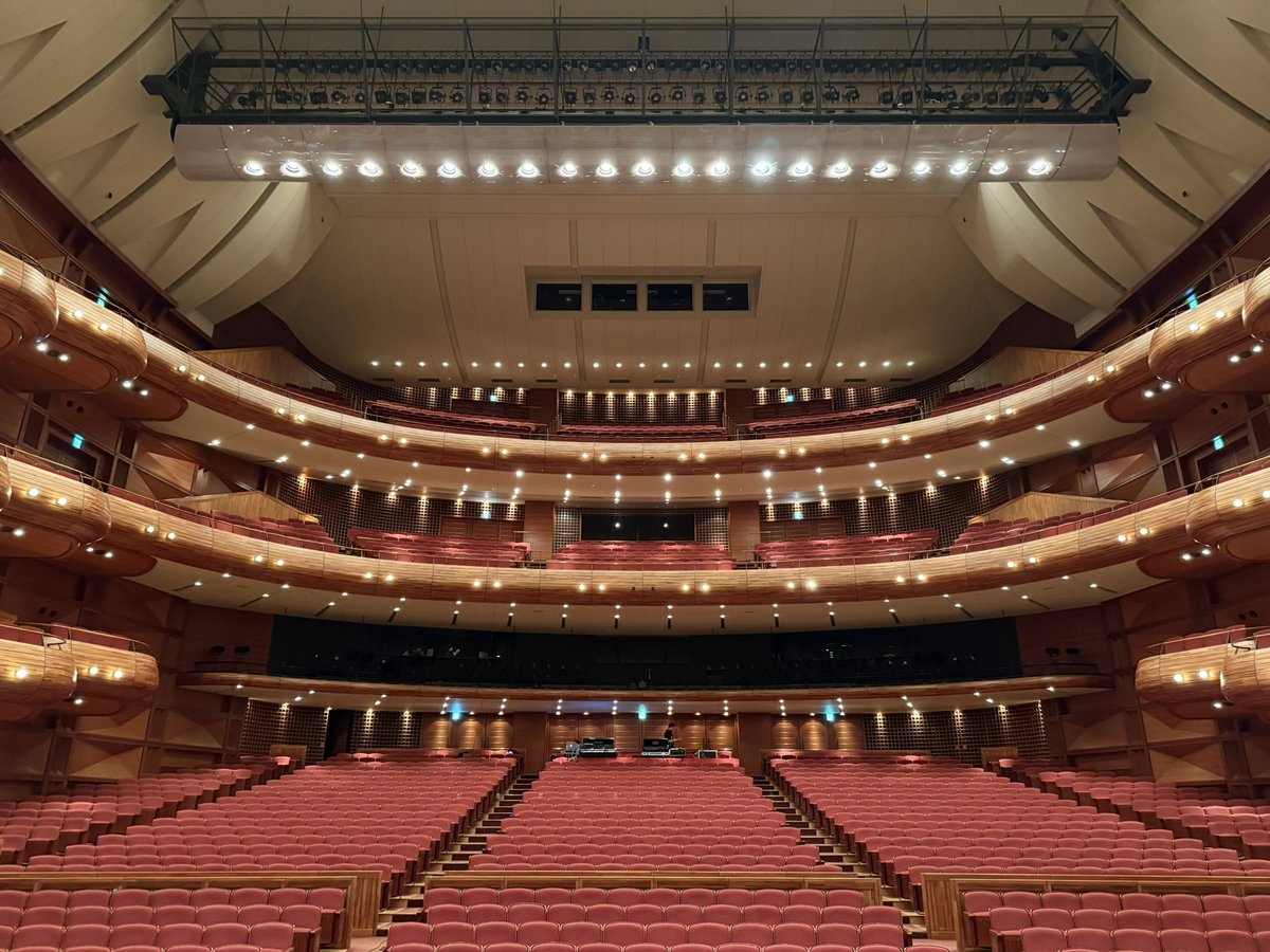 mai_k_staff's tweet photo. 📣ついに本日！

【billboard classics Mai Kuraki 
Premium Symphonic Concert 2026】

神⼾国際会館 こくさいホール 
開場 17:00 開演 18:00

オーケストラサウンドを素敵な会場でゆっくりお楽しみください🪉

詳細は💁‍♀️
https://t.co/3BSvdxxuXz

#倉木麻衣　#maikuraki https://t.co/2GssEZm5xk