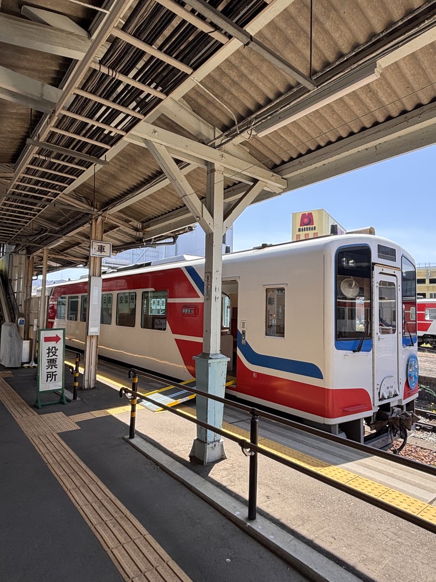 santetsu_kun's tweet photo. 先日の地震の影響で中止となっていた4/21の三鉄車両を使った期日前投票ですが、本日あらためて実施しました。
初めての取り組みでしたが、多くの方に足を運んでいただき、うれしく思います！ https://t.co/ubcEJZLQ9y