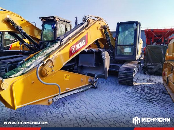 richmchn's tweet photo. RICHMCHN exported 1 XCMG XE215C excavator to Liberia 🇱🇷🚜
21.5T machine with 0.8m³ bucket 💪
ISUZU engine, strong digging up to 6.6m ⚙️
Ready for efficient construction work 🏗️
📩sales@richmchn.com
#XCMG #Excavator #ConstructionEquipment #HeavyEquipment https://t.co/984OPDldvp