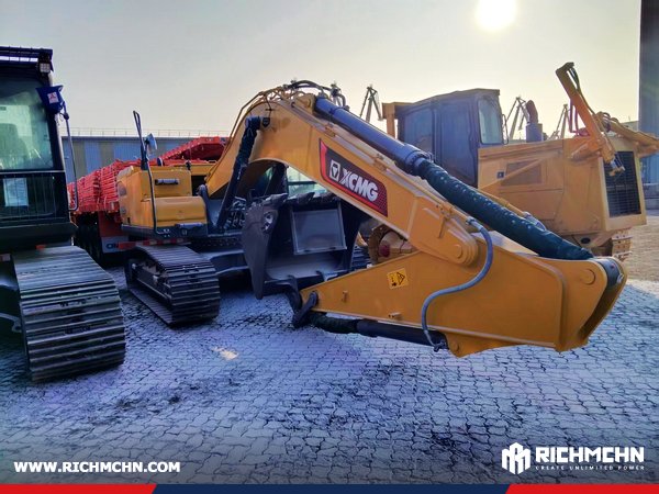 richmchn's tweet photo. RICHMCHN exported 1 XCMG XE215C excavator to Liberia 🇱🇷🚜
21.5T machine with 0.8m³ bucket 💪
ISUZU engine, strong digging up to 6.6m ⚙️
Ready for efficient construction work 🏗️
📩sales@richmchn.com
#XCMG #Excavator #ConstructionEquipment #HeavyEquipment https://t.co/984OPDldvp