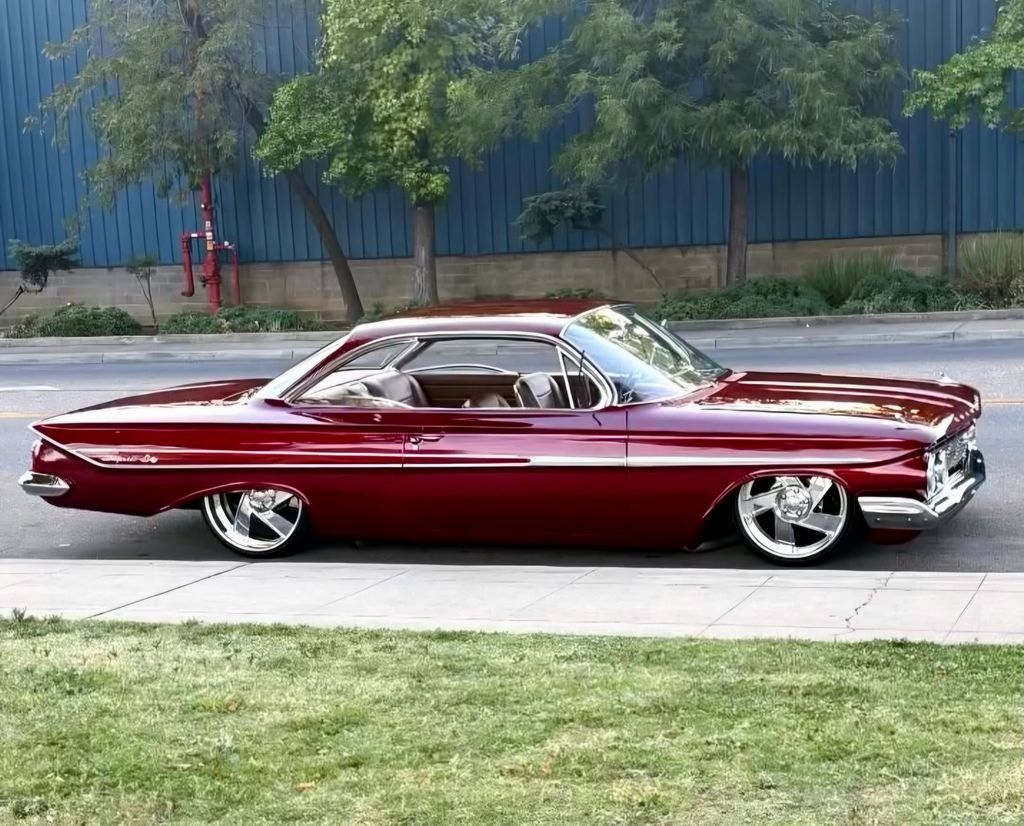 HappyMotorhead's tweet photo. ๐จ 1961 Impala Bubble Top lowrider sittinโ pretty! ๐ฅ
Like โค๏ธ Love ๐ or Leave ๐ถโโ๏ธ?
Drop your vote!
#Impala #BubbleTop #Lowrider #ClassicCars #Chevy https://t.co/xVY5r2fERN