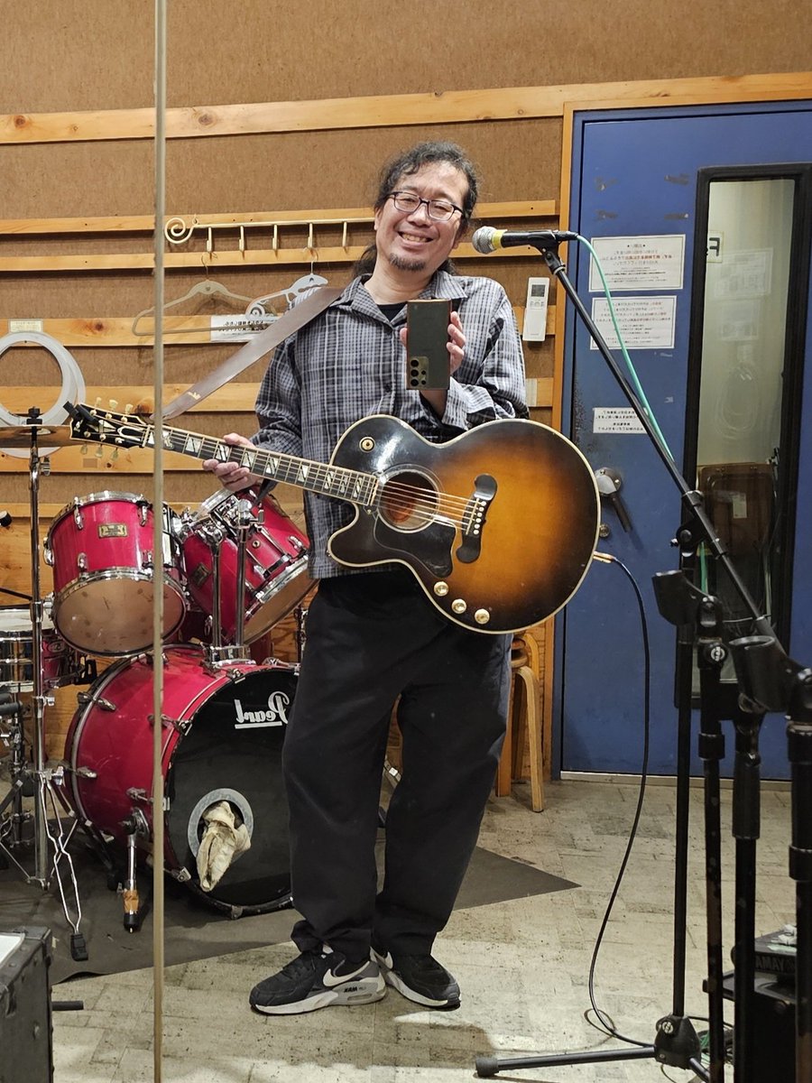いよいよ明日！！！
また午前中から最終リハしてきたよ(笑)
久しぶりに皆さんにお会いできるのをめっちゃ楽しみにしてます💕
気をつけてお越し下さいませ😉

#谷洋幸アコースティック昼ワンマンライブ2026春 

今日まで前売りチケット買えます🔻
livepocket.jp/e/o4yn_