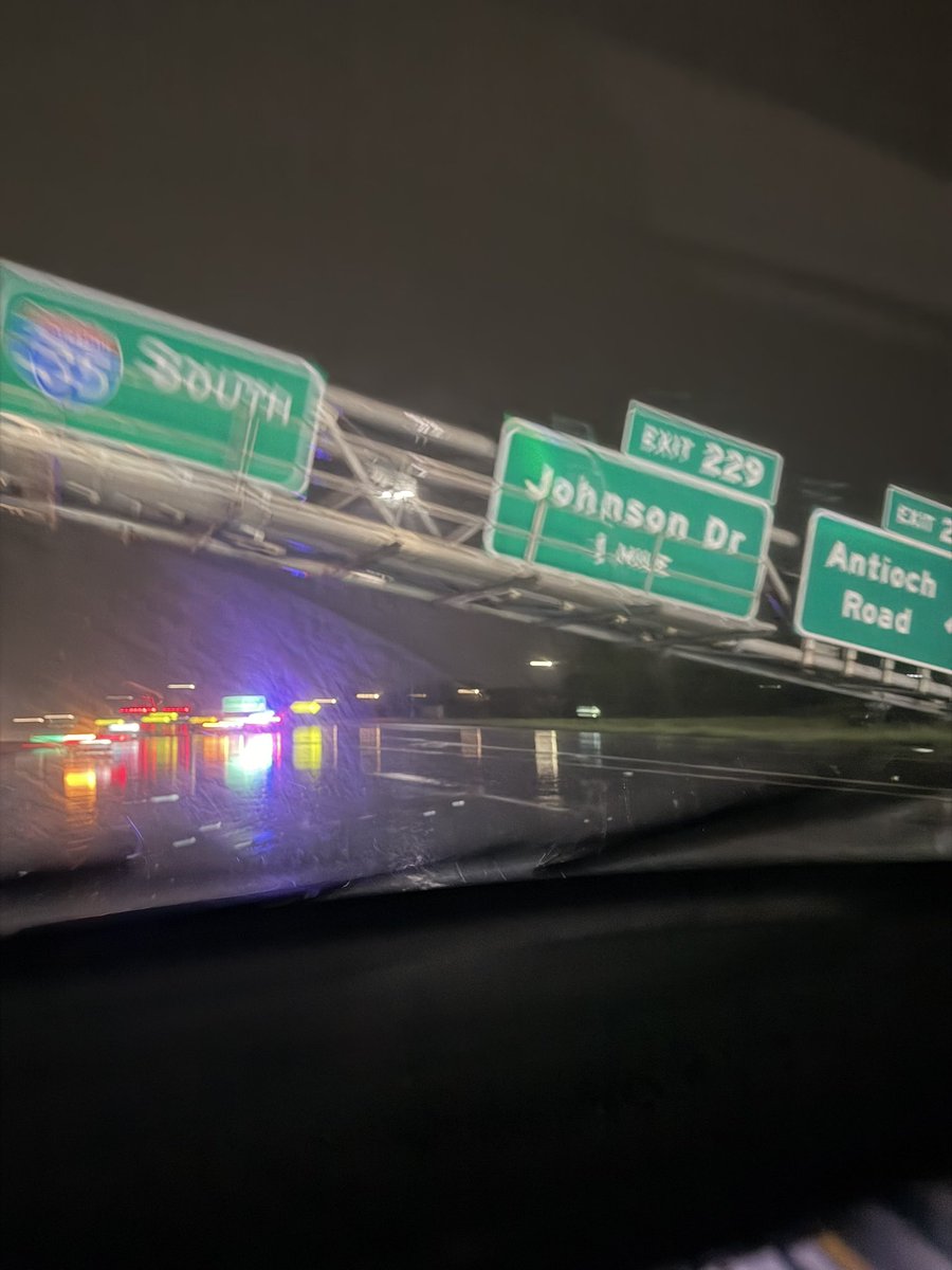 danielaleontv's tweet photo. TRAFFIC ALERT- Overhead signs on I-35 are blocking several lanes of traffic at the moment. @KSHB41 https://t.co/IXhrTdYfbs