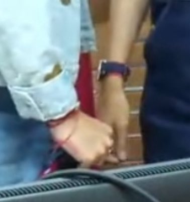 แวปเเรกๆๆๆๆ😭😭😭 เเล้วพี่นิตุวจิ๋วของหมาเด่กมากๆ🥹

SKYNANI WU PRESS TOUR

#สกายนานิxแฉข่าวเช้า