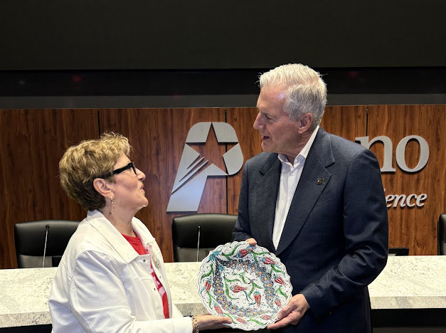 TURKSOTX's tweet photo. Today, on the occasion of April 23rd National Sovereignty and Children’s Day, we were honored to be received by Plano Mayor Mr. John Muns. We sincerely thank him for taking the time to be with us on this meaningful day and for honoring our children’s celebration. https://t.co/eHsW6Kskjz