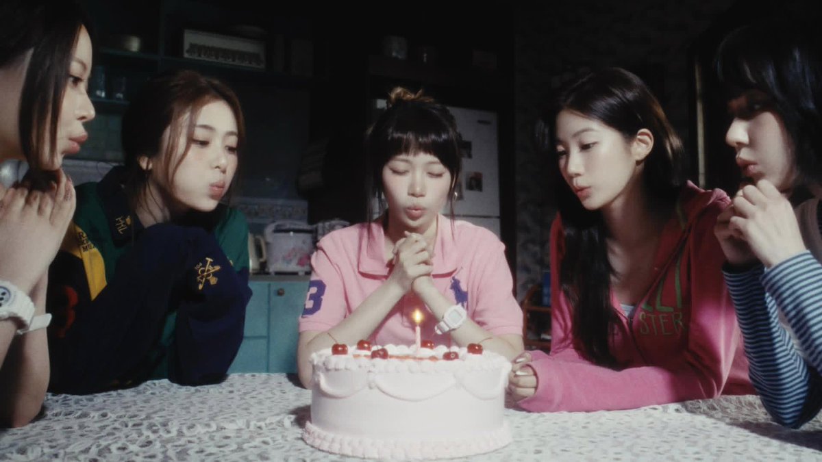 LE SSERAFIM CHARTS is celebrating tweet media