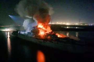 AnilaKhan147732's tweet image. BREAKING:

A fire has broken out aboard the American destroyer USS Zumwalt.
#iran
#Farisiniran #StandForPeace #Iran #SupportHumanRights #WorldSupport #Hope #UnityForChange