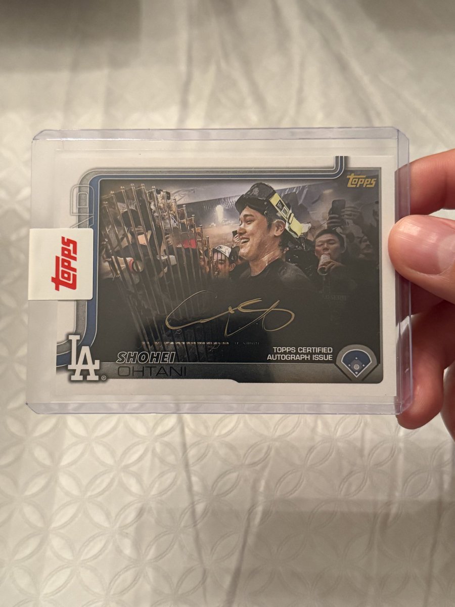 qvsportscards's tweet image. Just received it! @Topps @CardPurchaser @ALTPEPEEEEEEE #dodgers #mlb #topps #ohtani #auto
