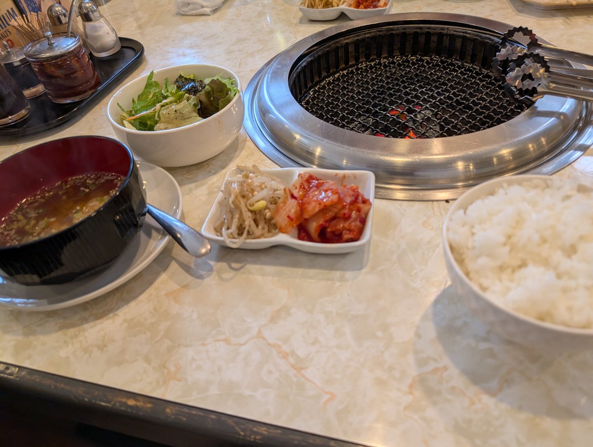 shimako_d's tweet photo. 昼から焼肉とウーロンハイ！😁 https://t.co/81UvigmTDL