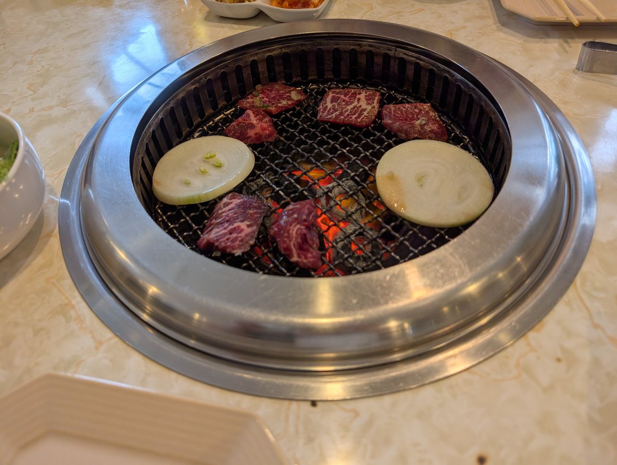 shimako_d's tweet photo. 昼から焼肉とウーロンハイ！😁 https://t.co/81UvigmTDL