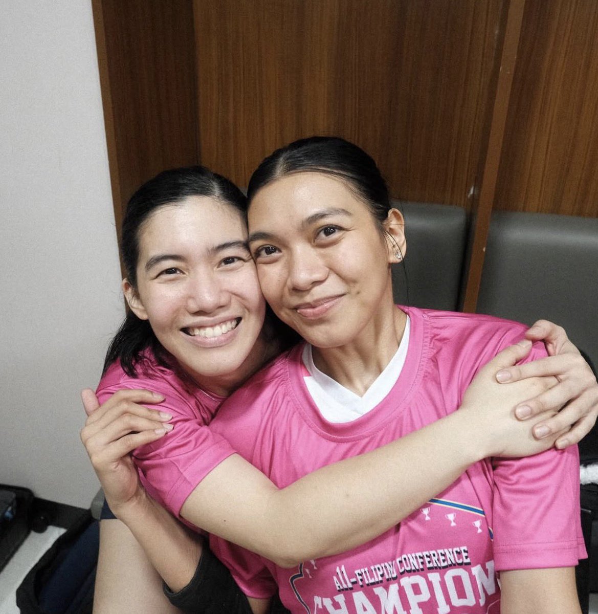 jianfics's tweet photo. from uaap 🦅 to pvl🍦champions insert kay ate den! https://t.co/9pIzcNYKxc