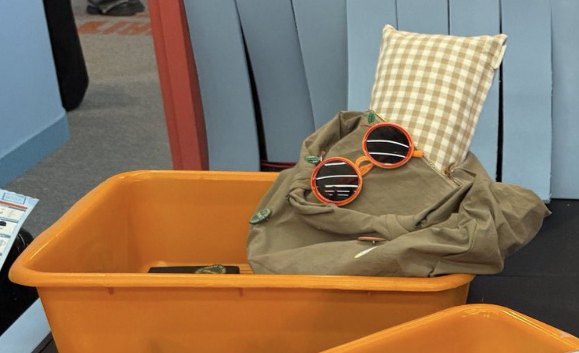 LEEBIT AND QUOK XRAY TRAYS CONTAIN THE ICONIC MINSUNG TANGERINE GLASSES IM GONNA CRY
