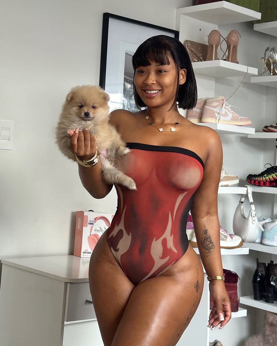 💄Cyan boujee again 🇿🇦🇺🇲

The face.                         The body