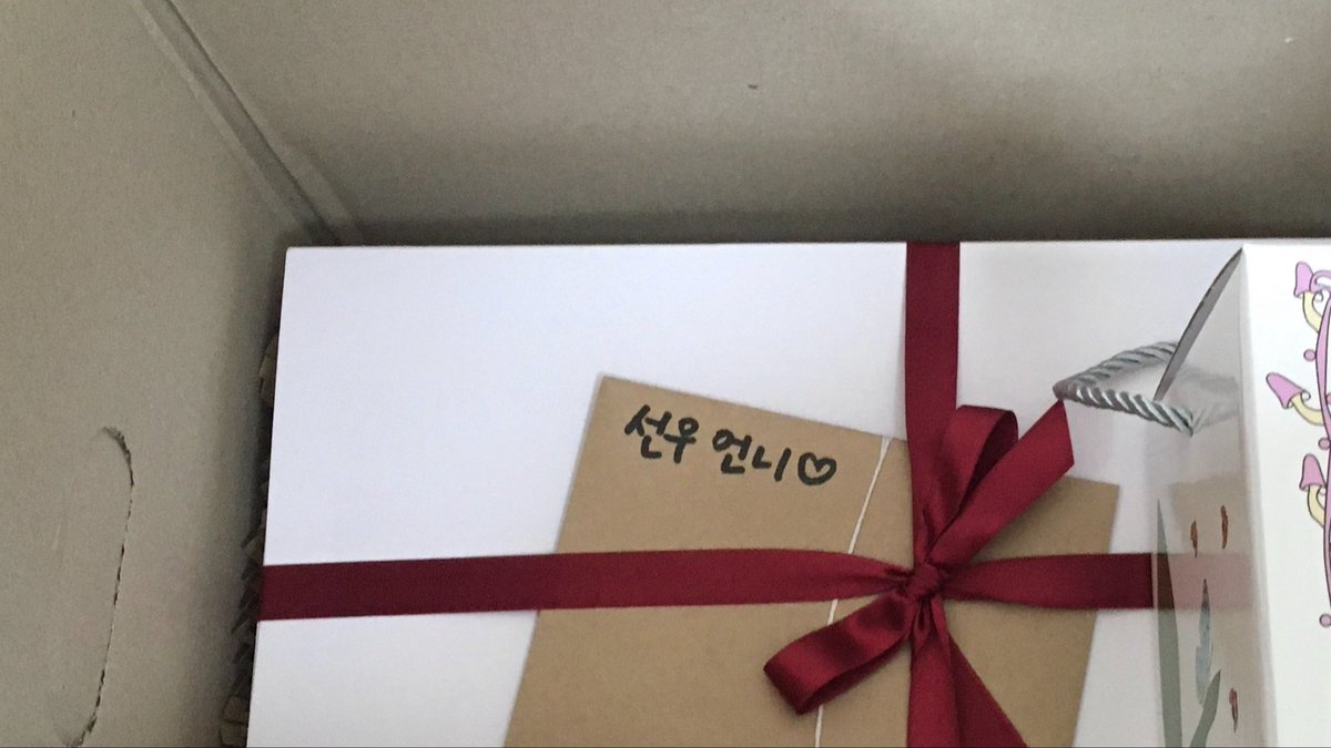 smoe1y's tweet photo. 데뷔 2000일 열심히 챙겨 주엇습니다ㅋㅋ 👩‍❤️‍👩
오래오래 보자요.. ~~ https://t.co/0MOEWMaQ8P