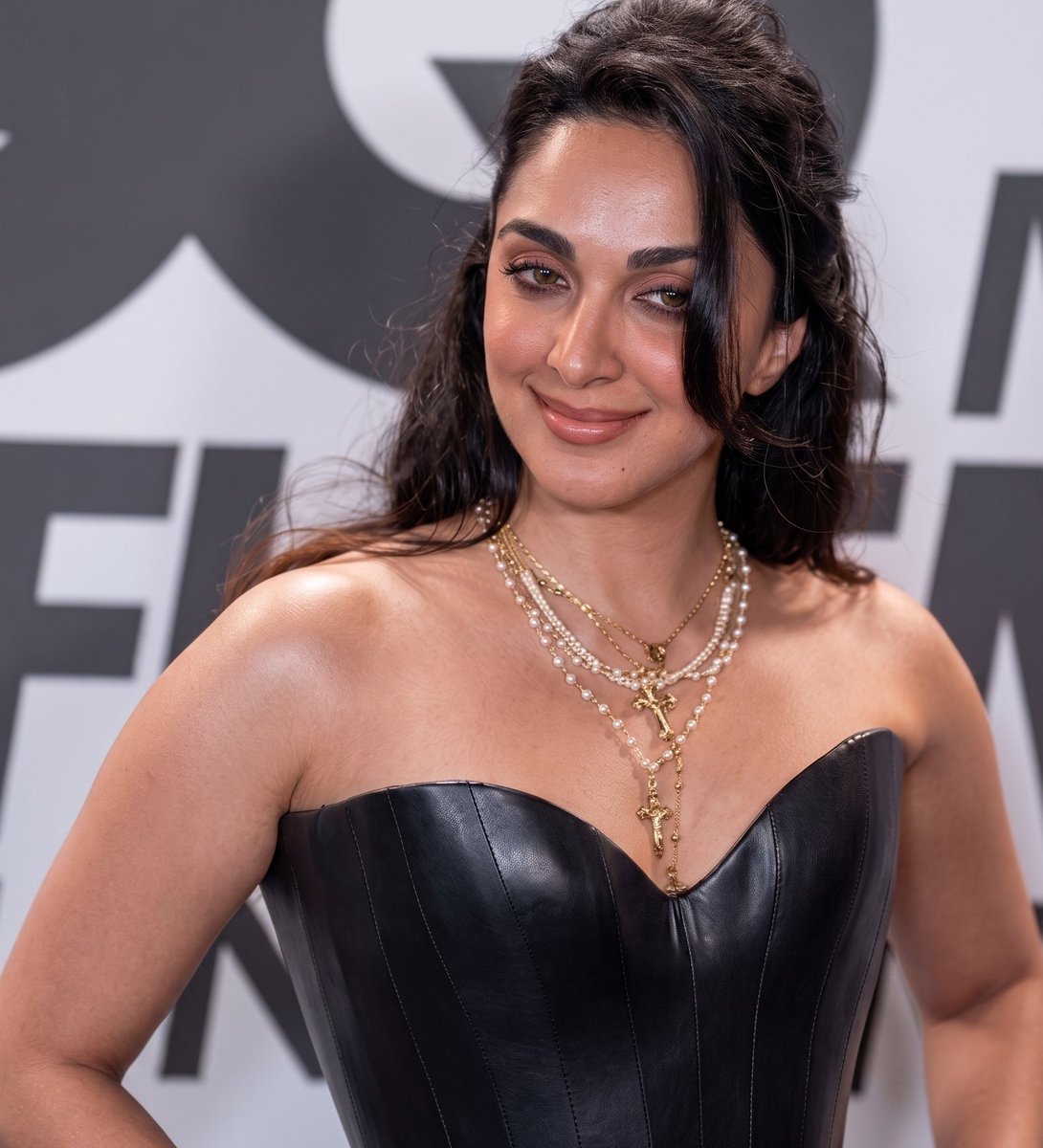 ACTRESS__LOVER's tweet image. Who is Your Pick?

#Kiaraadvani                 #Kritisanon