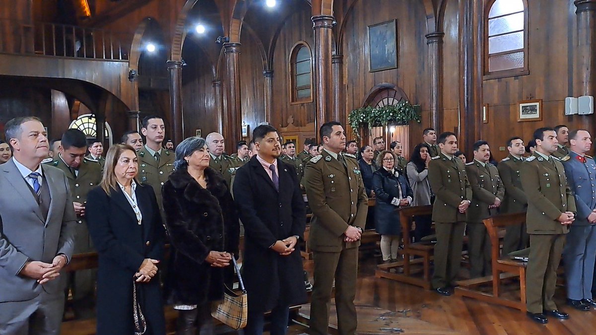 CarabLosRios's tweet photo. 🚨 #LaUnión | En el Templo Parroquial de la Comuna se realizó misa de acción de gracias por el 99° aniversario de Carabineros de Chile, con participación de autoridades y comunidad.
#Carabinerosdetodos https://t.co/8yn6glo8oz