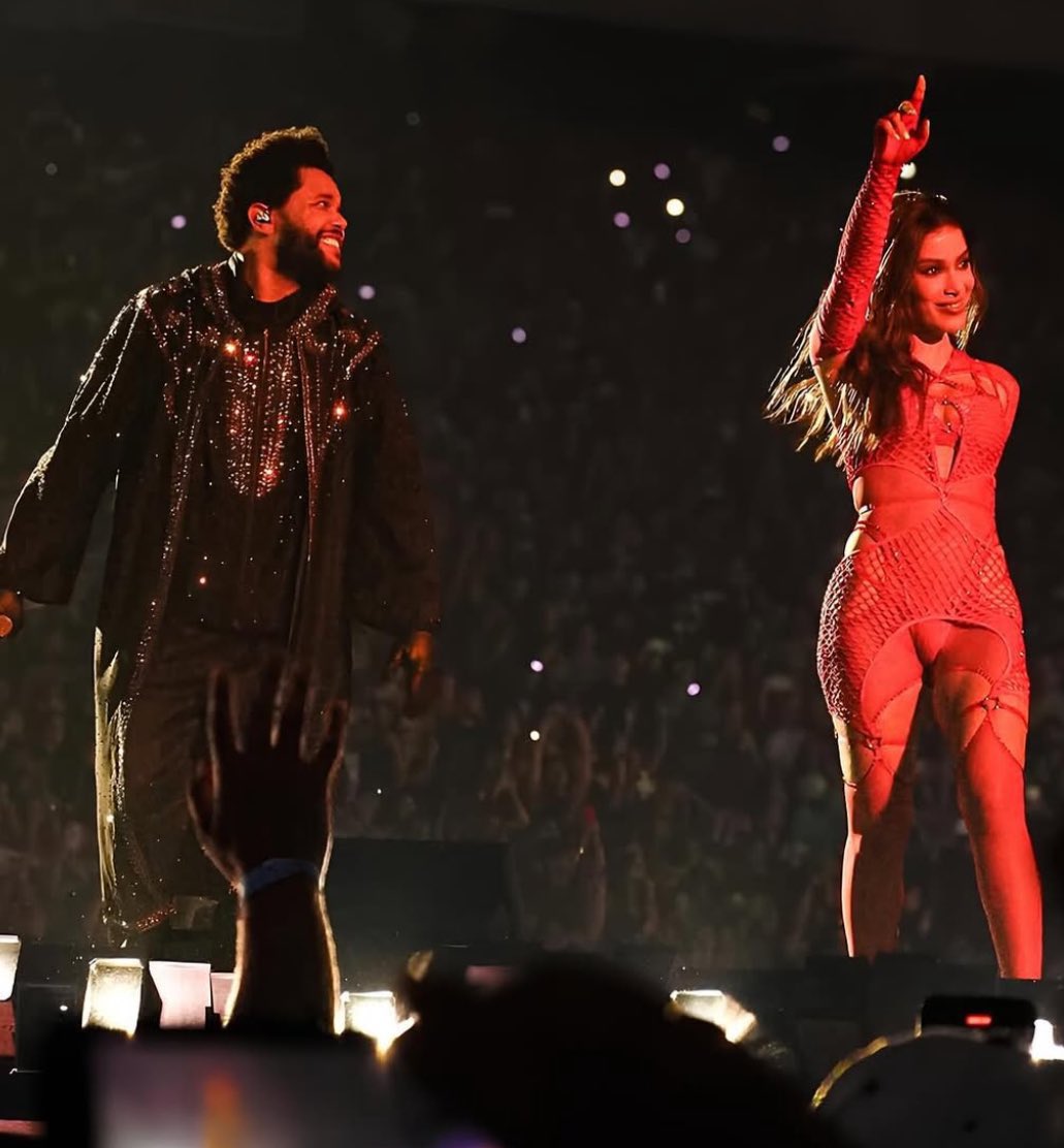 Primeira Mão Anitta tweet media