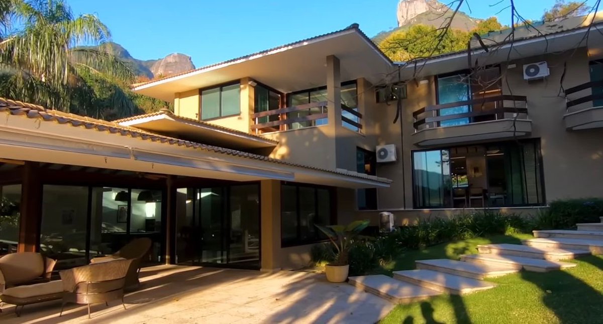 Primeira Mão Anitta tweet media