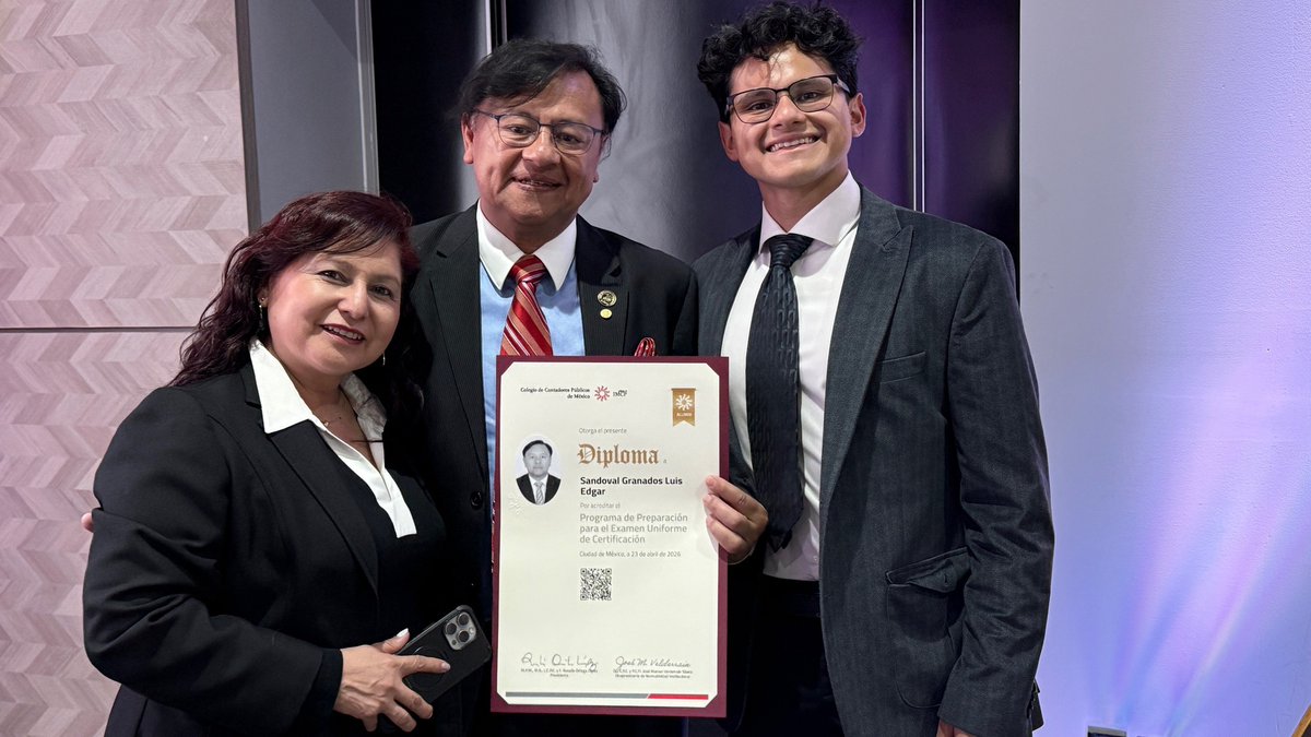 colegiocpmexico's tweet photo. El toque #emotivo y #sublime de la noche lo puso #CatalinaMejía, docente de los diplomados en #AuditoríaPráctica y #Preparación para el #EUC. Durante su mensaje, destacó con gran #sensibilidad la importancia de mantenerse a la #vanguardia en #conocimientos y #actualizaciones técnicas, recordándonos que la #excelencia profesional es un camino de #aprendizaje continuo.