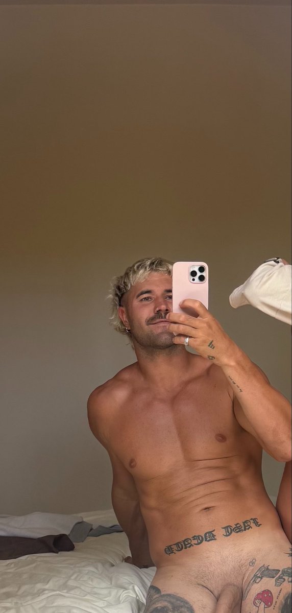 kyle_uncensored's tweet photo. RT for the rest 🫣

also you have to message me to get it hehe let’s fkn goooooo 💦 https://t.co/mVISsBJCly