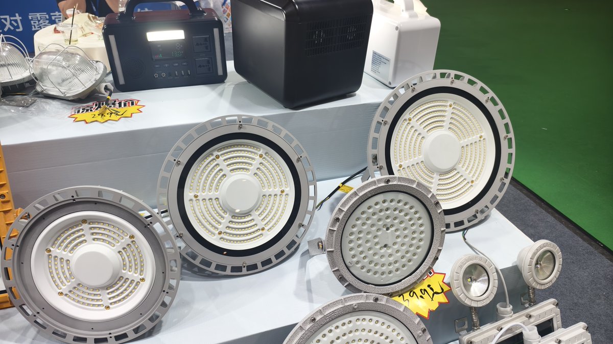kevine2lighting's tweet image. While attending the trade show, I saw a wide variety of products—both new and established.Inquiries Welcome #CantonFair #E2lighting #LEDlighting