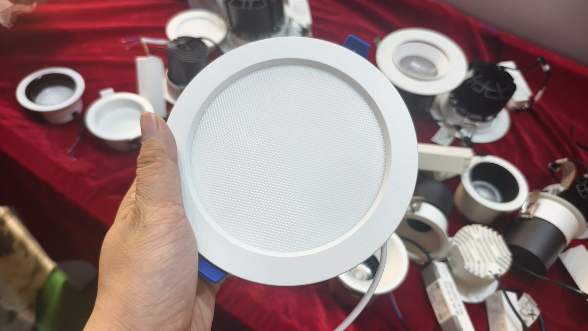 kevine2lighting's tweet image. While attending the trade show, I saw a wide variety of products—both new and established.Inquiries Welcome #CantonFair #E2lighting #LEDlighting