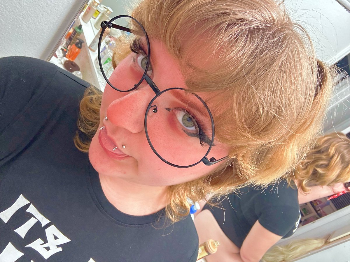 ToyCowM00NY's tweet photo. Feeling purdy, do yall think I look nice? :33 https://t.co/iLEl07Adbz