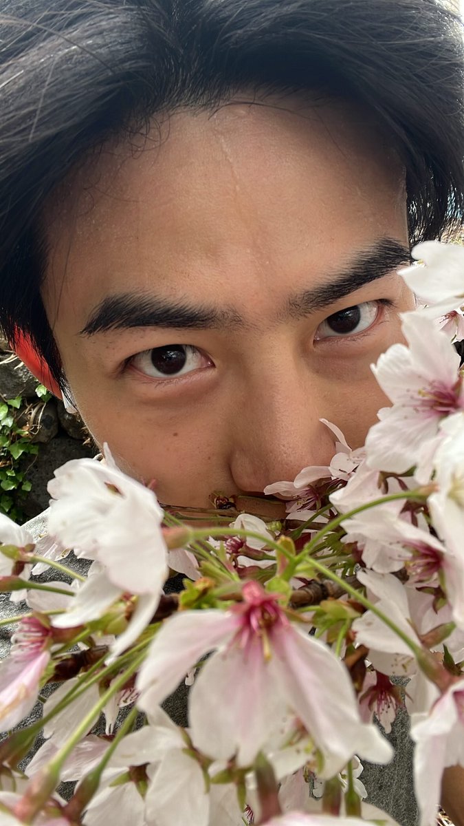waiting2ndlife's tweet photo. CUTIEPIE! 축하해!
Congrats to you and your beautiful cutie wife.
Sure, you'll be a good life partner. 
You're upgrading, adding one more title to your Hottest President shoulders and it goods on you. 
Best wishes for a long and happy marriage. 
   🎀💚✨️🤍🥂💐🥂🤍✨️💚🎀 https://t.co/2amPcWqc3a