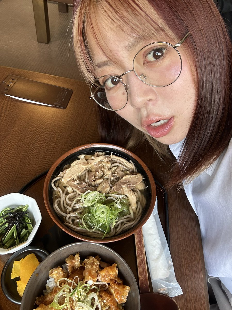 勝手にオネーサン tweet media