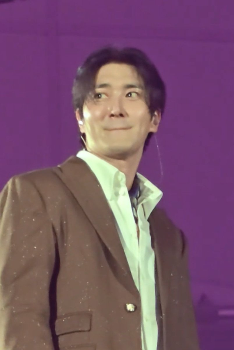 coid_ice's tweet image. When Siwon heard the leader fail to hit the high note — he was dying to laugh but had to hold it in 🤣

#SIWON