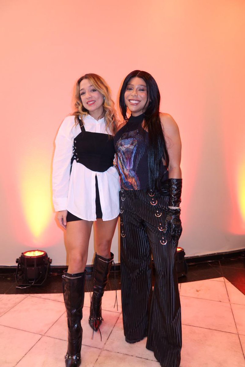 encontrei uma fã <a href="/iBlogueirinha/">Blogueirinha</a>