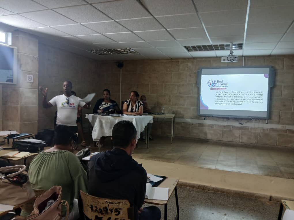 JosGuer36495320's tweet photo. Provechoso intercambio tuvimos hoy  con Directores Municipales de Educación para presentar la nueva Red Juvenil.Espacio de diálogo enriquecedor donde compartimos la visión de este proyecto concebido para conectar, inspirar y abrir caminos a las nuevas generaciones.
#UJCMayabeque https://t.co/WnqdhvKcOJ