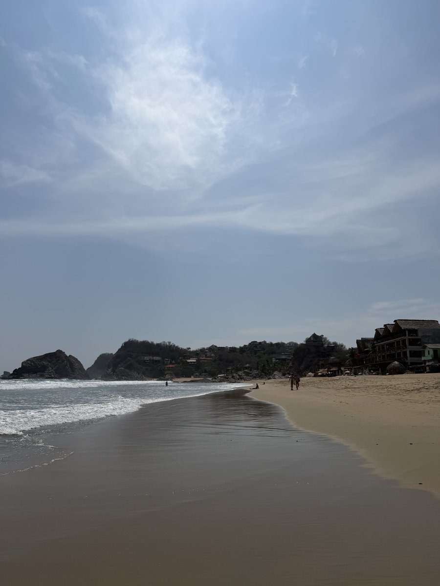 SerenaCMah's tweet image. I’ve heard there is snow #yeg #yegwx I promise to bring the heat
when  I come home. #vacation