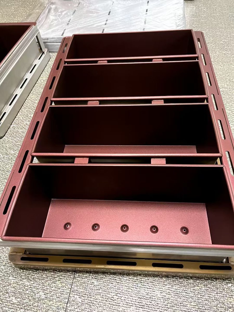 4 straps loaf bread tins cups customzie as per bread industry Bakingline. 
WhatsApp:+8613771615266