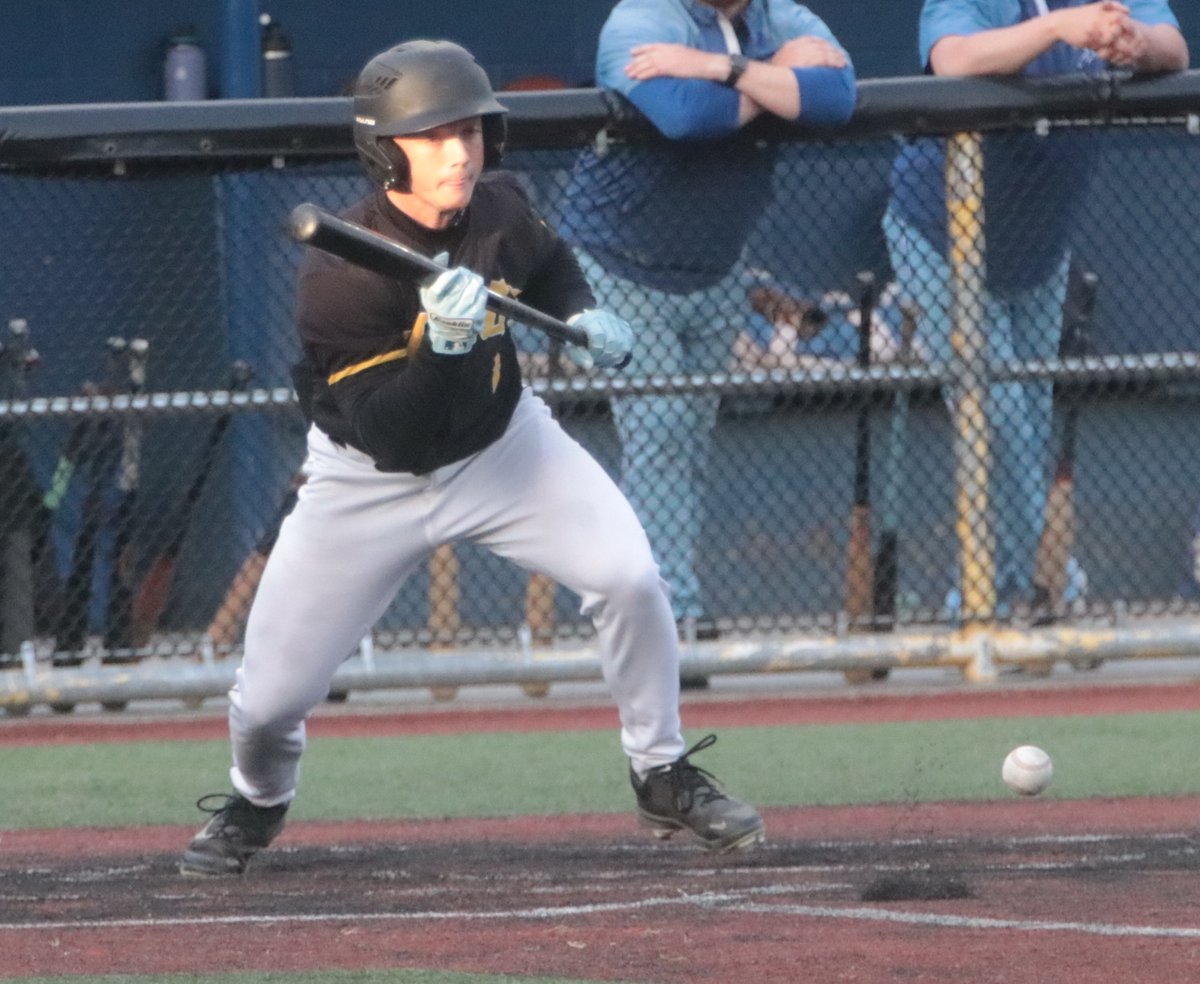 dzuskind's tweet photo. The bunt of the game that energized the team to an overtime win...Big Bunt..Big Heart @tylerklemo @Langleyblaze #littlebigman https://t.co/UuVyYp8Azb