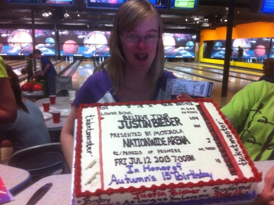 AutumnOppy's tweet photo. @acousticbiebers Believe tour 2013 https://t.co/Im5dK8QbkJ