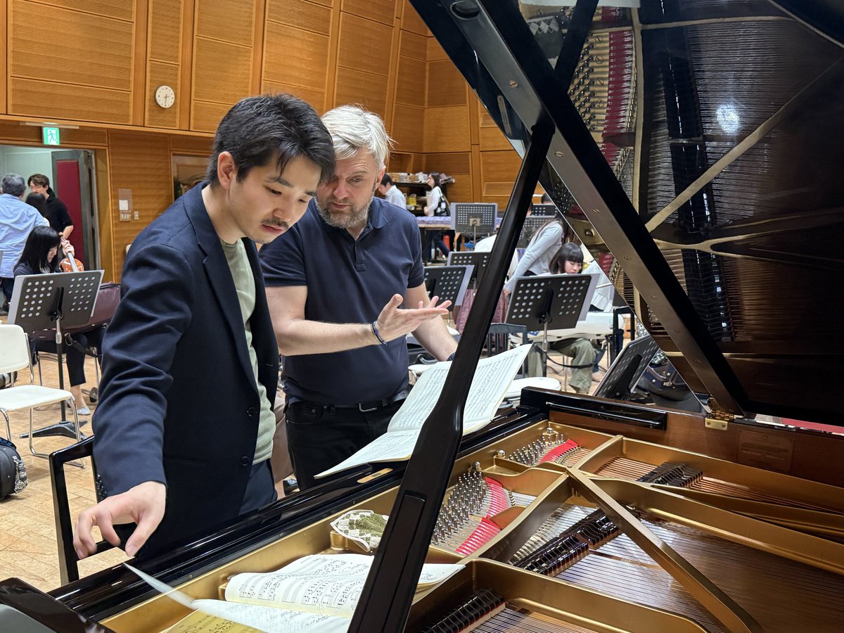 wataruhisasue's tweet photo. 今晩19時、都響の皆さまとブラームス1番@サントリーホールにて。指揮ははじめましてのカラビッツさん、情熱的なタクト。
楽しみです！

📷: TMSO https://t.co/bMjVdmjqrV