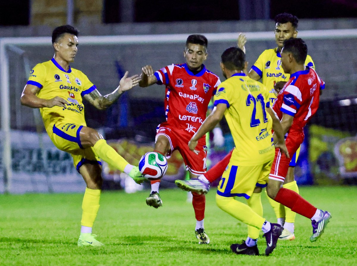 indeselsalvador's tweet photo. ¡Limeño selló boleto a cuartos de la Copa Presidente!

#CopaPresidente2026 ⚽️ | Municipal Limeño venció 2-1 a Roble, de la Tercera División, y aseguró el último boleto a cuartos de final de la Copa Presidente GanaPlay 2026.

Wilma Torres anotó un doblete y fue la figura del equipo auriazul en el Estadio Ramón Flores Berríos.

#ConstruyendoElCamino