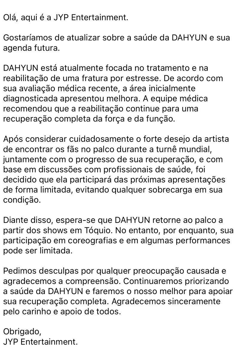 🥹 OT9 DE VOLTA! A JYP acaba de informar que a #DAHYUN apresentou melhora de sua fratura e, por isso, ela deve retornar aos palcos nos shows em Tóquio, mas com participação limitada nas coreografias para preservar sua saúde.

Desejamos uma boa recuperação para a nossa Dahyunie!