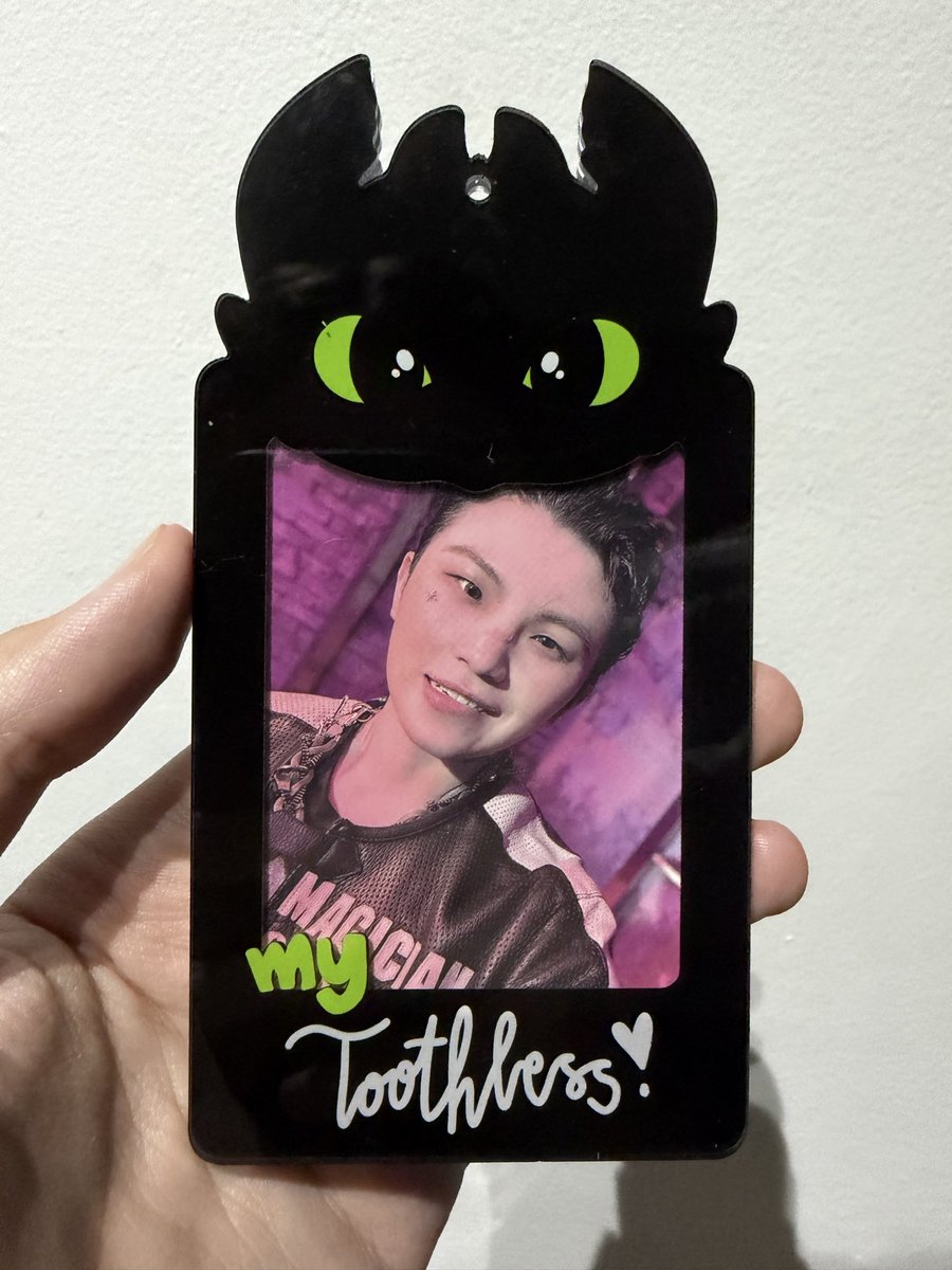 dois vesgos se encontraram e isso aqui aconteceu.