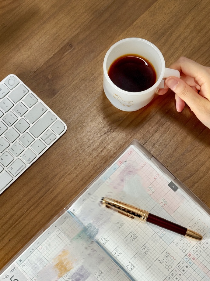 KamelKoby's tweet image. Quick mid-morning check-in: 3 tasks down, 2 to go. Coffee fueling the focus!  #WorkFlow #DailyGrind