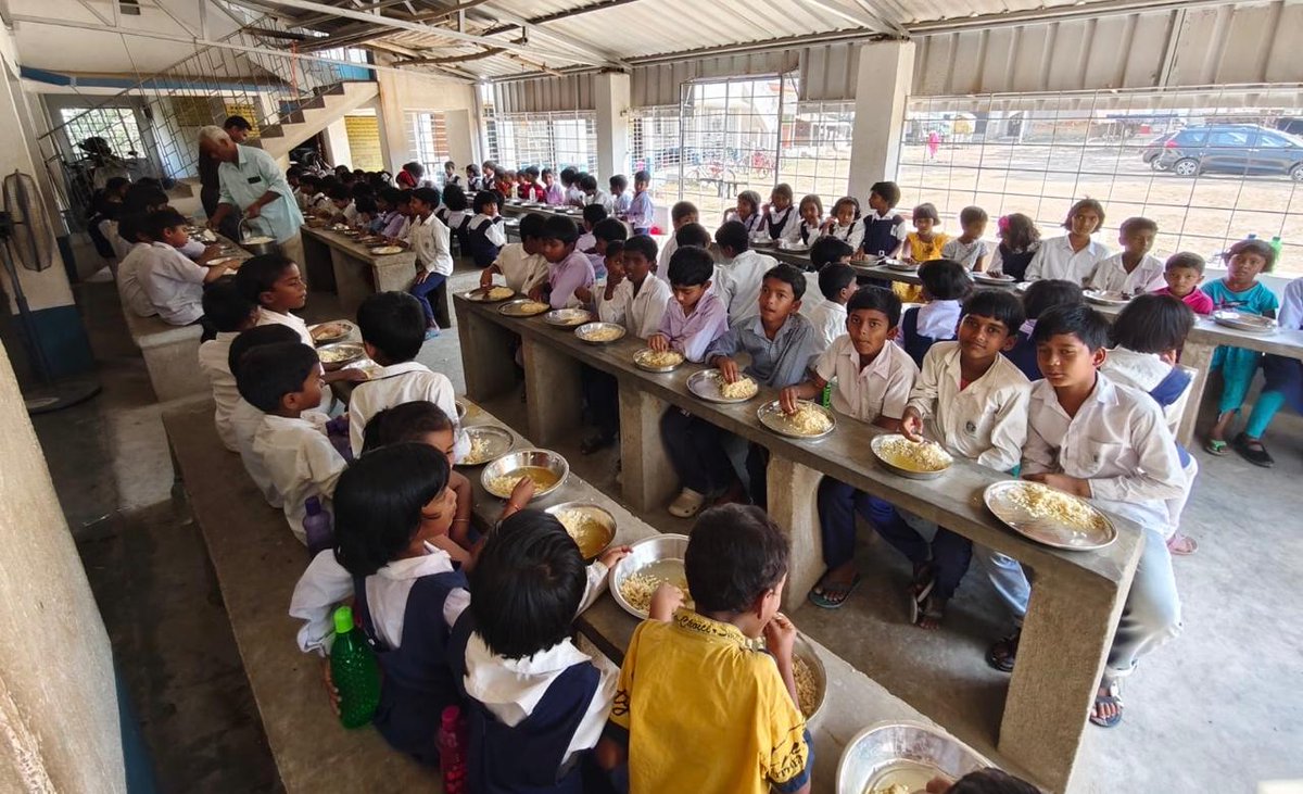 AmitabhJha3's tweet photo. Not all heroes wear a crown so bright,
Some simply choose to do what’s right
A book, a meal, a moment you share,
Can light their world with love and care 🫂
#DarvaXiansDonations 🤝 https://t.co/rvfZDVtU02