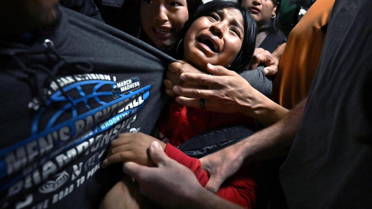 France24_es's tweet photo. “Nadie está a salvo aquí": ganadora del World Press Photo atestigua el dolor por el garrote migratorio de Trump https://t.co/Fwgs1UjHv0 https://t.co/TsyqVGzO2U