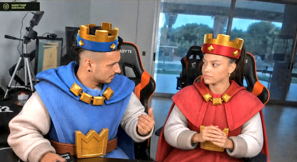 Emilio20252's tweet photo. Yo jugando un poco de todo free de lol y obvio de Clash royale https://t.co/mofAnqQRBc