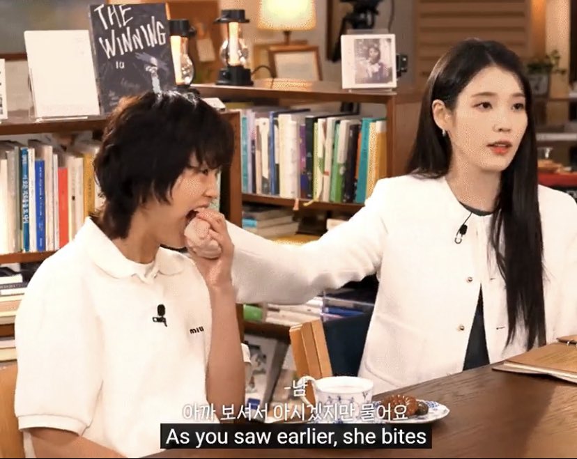 babiejieun's tweet photo. imagine being so close to iu you can (literally) bite her anytime you want https://t.co/z0JE8NqCNG