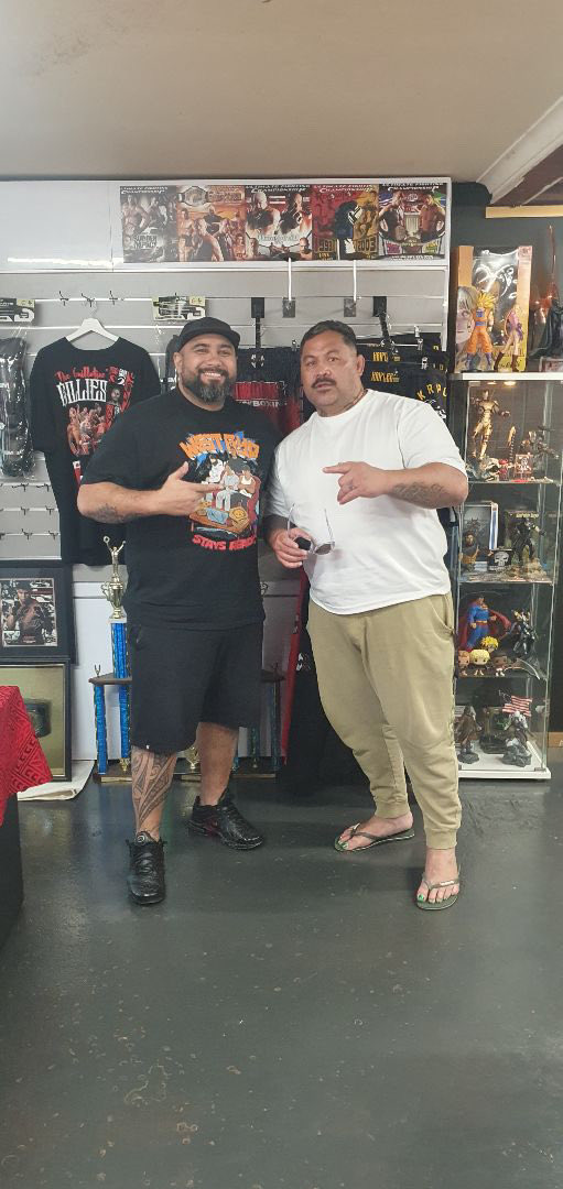 markhunt1974's tweet photo. Che the boys TJ we on @karnivore_kickboxing_mma and jah https://t.co/l7wyKbp0uw