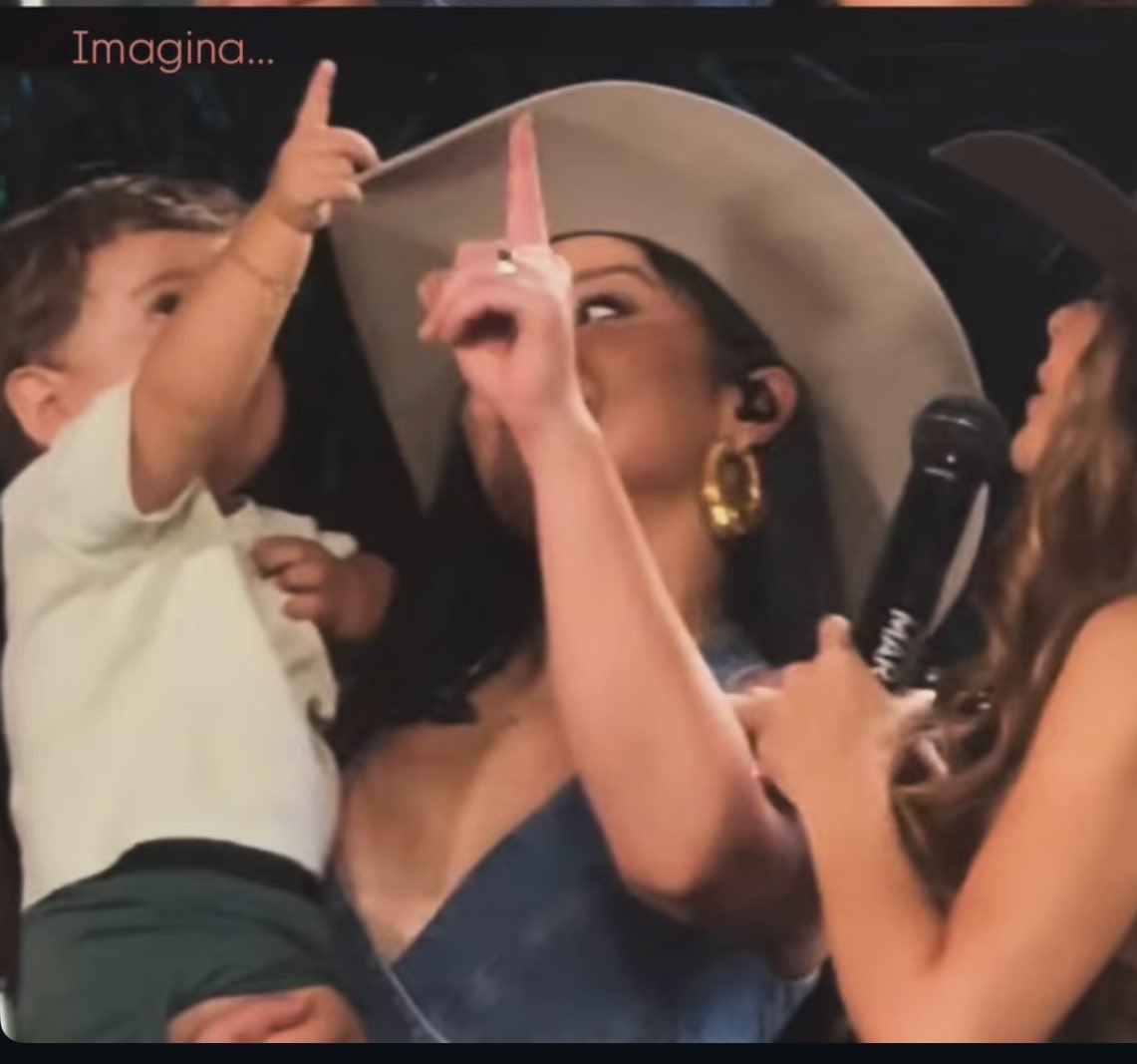 aledamaraisa's tweet photo. vão ser a mãe e a tia mais babonas desse mundo, quem viver verá 🙏🙌 https://t.co/AfrKCGw9cN