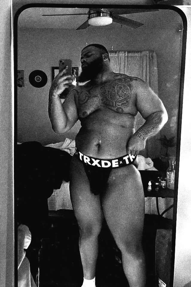 trxdeapparel's tweet photo. 🖤🖤🖤🖤🎊🎂🖤🖤🖤🖤

HAPPY BIRTHDAY @ChuloChulo12 🥳🥳🥳

Bro tried to hide, but you can’t lmaooo 🤣🥷🏾

CONGRATS you ain’t a YN no mo 🤣
Great addition to the team, you are appreciated!

#birthday https://t.co/WttWzLciYs
