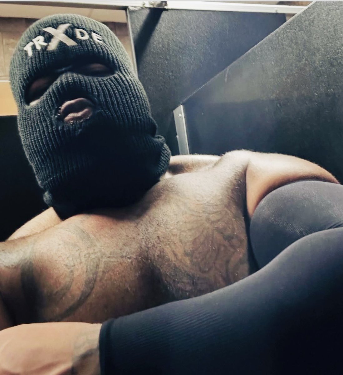 trxdeapparel's tweet photo. 🖤🖤🖤🖤🎊🎂🖤🖤🖤🖤

HAPPY BIRTHDAY @ChuloChulo12 🥳🥳🥳

Bro tried to hide, but you can’t lmaooo 🤣🥷🏾

CONGRATS you ain’t a YN no mo 🤣
Great addition to the team, you are appreciated!

#birthday https://t.co/WttWzLciYs